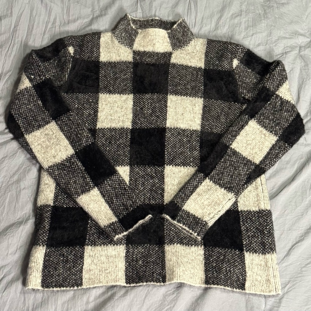 Peyton Primrose Sweater Women’s Size M Black And White Buffalo Plaid Fuzzy